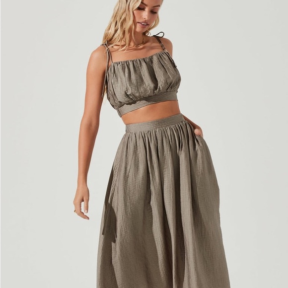 (AA4)NEW Terra Bella Square Neck Tie Strap Crop Top ONLY in Mushroom, Sz M, NWOT - Picture 1 of 11